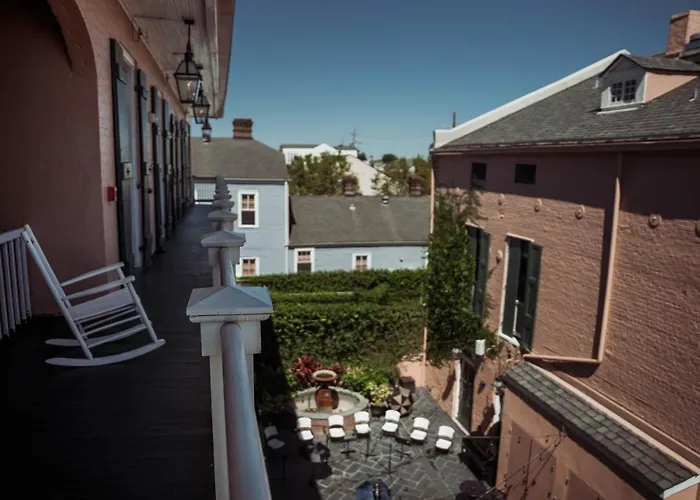 Royal Frenchmen Hotel&Bar