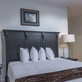 Royal Frenchmen Hotel&bar 4*