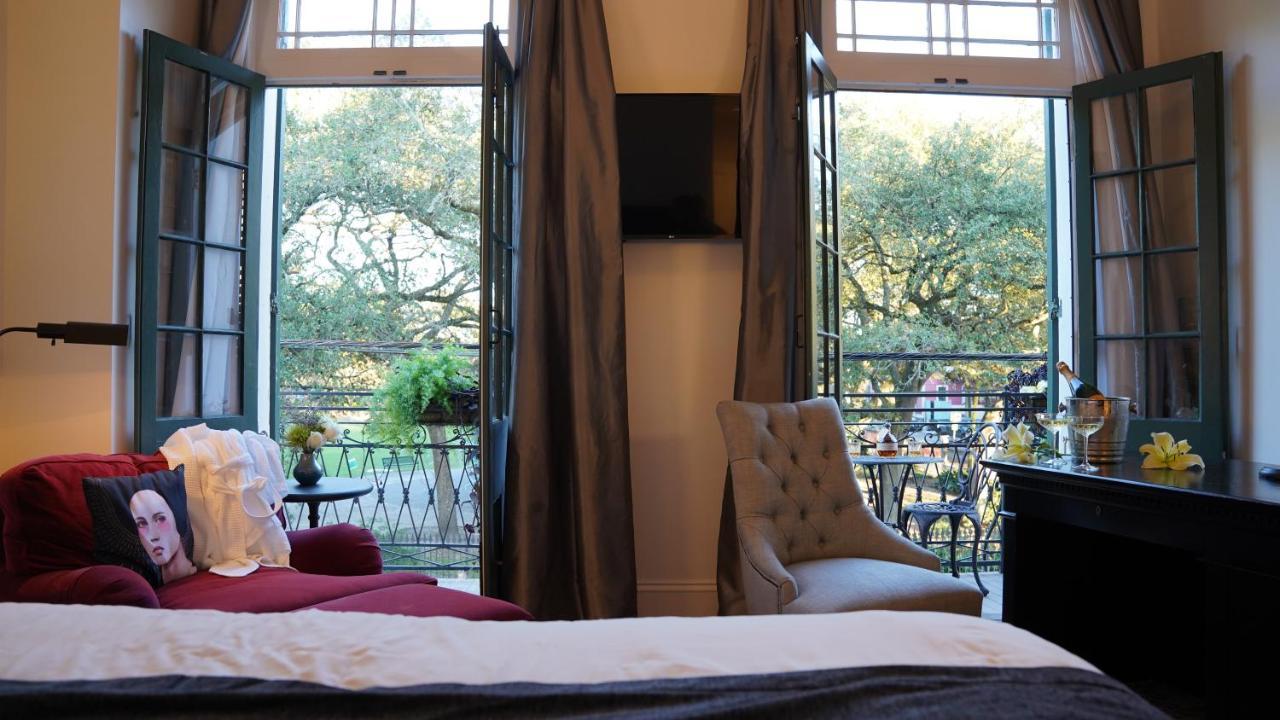 Royal Frenchmen Hotel&bar Hotel
