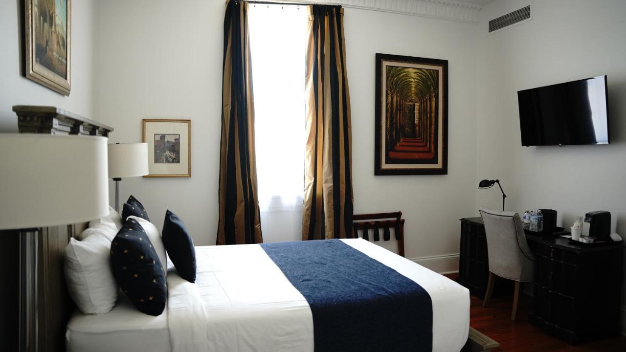 Royal Frenchmen Hotel&bar Hotel