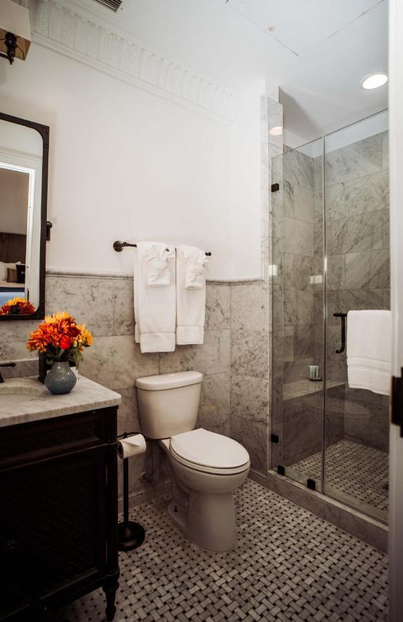 Royal Frenchmen Hotel&bar 4*