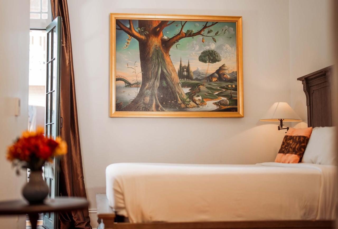 Royal Frenchmen Hotel&bar Hotel